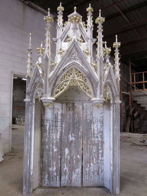 Antique Gothic Church Altar - Barn Find! - Architectural Salvage -NR on eBay. $3800 Gothic Decor Diy, Gothic Altar, Gothic Wedding Decorations, Salvaged Decor, Church Altar, Gothic Furniture, Cathedral Architecture, Gothic Church, Architectural Pieces