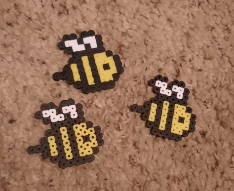 Bumble Bee Perler Bead Pattern, Perler Bead Patterns Bee, Perler Beads Bee, Little Perler Bead Designs, Bee Perler Beads, Bee Perler Bead Pattern, Bead Bee, Melt Beads Patterns, Easy Perler Bead Patterns