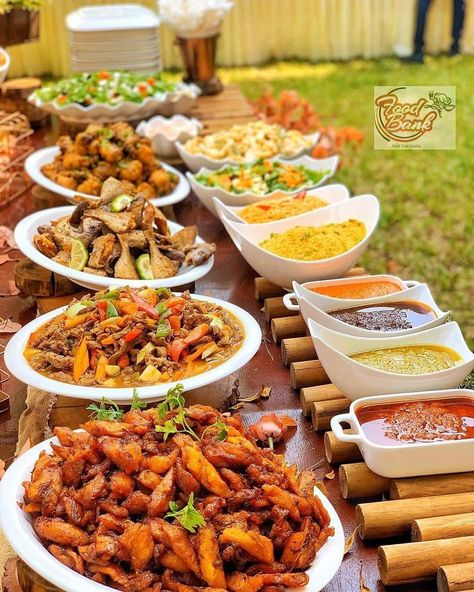 Haitian Wedding Reception Food, Jamaican Wedding Food Buffet, African Brunch Ideas, African Party Food, African Brunch, African Catering, African Picnic, Not Being Invited, Ghana Food