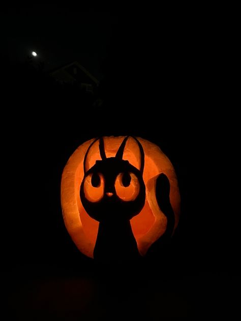 Pumpkin Ideas Studio Ghibli, Pumpkin Carved Cat, Studio Ghibli Jack O Lantern, Cute Halloween Carving Ideas, Jiji Pumpkin Carving, Ghibli Pumpkin Carving Ideas, Kiki's Delivery Service Pumpkin Carving, Kikis Delivery Service Decor, Cool Pumpkin Ideas Carving