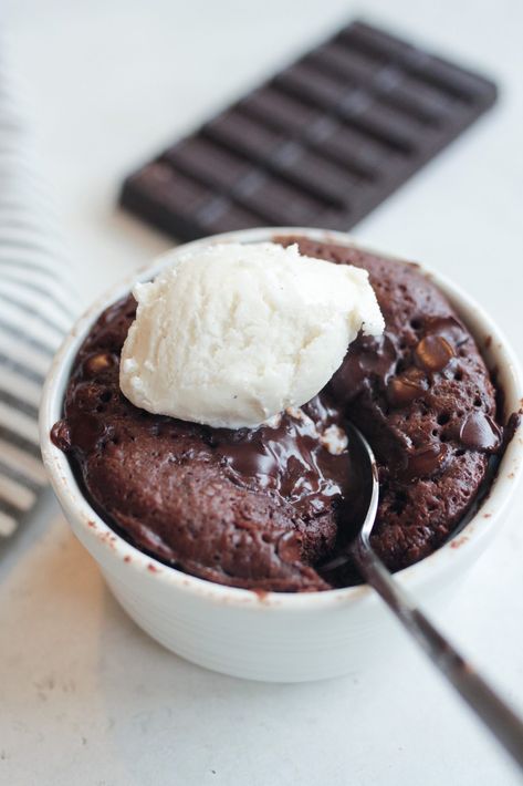 Lava Cake In A Mug, Keto Lava Cake, Ketosis Recipes, Keto Mug, Cake In A Mug, Ketogenic Recipes Dinner, Molten Chocolate Lava Cake, Diet Dinner Recipes, Lava Cake Recipes