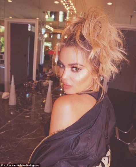 Throwback queen: Khloe posted another old picture at the weekend Khloe Money, Khlo Money, Best Hair Growth Oil, Khloe Kardashian Show, Khloe K, Celebrity Hair Stylist, Nicole Scherzinger, Hair Growth Oil, Kardashian Jenner