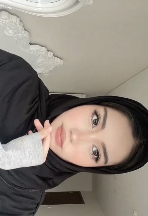 Maliha Xoangxa Hijab, Hijab Makeup Look, Hijabi Makeup Looks, Khaleeji Makeup, Maliha Xoangxa, Almond Eye Makeup, Hijab Makeup, Outfit Hijab Casual, Arabic Makeup