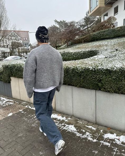 Mehmet Louis Noiré on Instagram: "🤷🏽‍♂️" 1906r Outfit, Mac Demarco Fits, Cream Hoodie Outfit, Snow Fits Aesthetic Men, Aime Leon Dore Winter, Nb 1906r, Men’s Salomon Outfit, Winter Fits Men, Aime Leon Dore Fall Winter