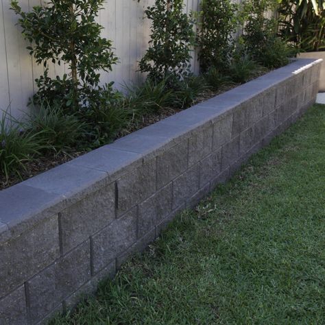 Sloped Wall, Slope Garden, Diy Retaining Wall, Paver Ideas, Backyard Retaining Walls, Brick Planter, Retaining Wall Design, Landscape Tips, Backyard Creations