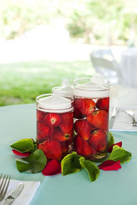 Floating candles, glass cylinders and fresh fruit! Add water and voila, a beautiful centerpiece for your Christmas table or a wedding reception! Non Flower Centerpieces, Wedding Reception Tables Centerpieces, Fruit Table, Reception Table Centerpieces, Cheap Wedding Centerpieces, Fruit Centerpieces, Creative Centerpieces, Summer Centerpieces, Wedding Motifs