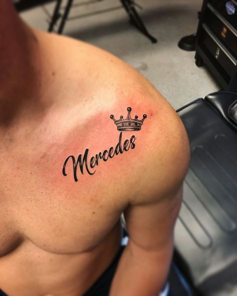 Chest Tattoo Name, Couple Name Tattoos, Small Name Tattoo, Tattoo Name Fonts, Name Tattoos For Moms, Baby Name Tattoos, Names Tattoos For Men, Travel Tattoos, Mommy Tattoos