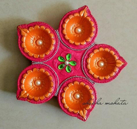 Diy Diyas, Diy Diwali Lanterns, Bottle Work, Terracotta Lamp, Diwali Painting, Diwali Diyas, Happy Diwali Photos, Diya Decoration Ideas, Pooja Decor