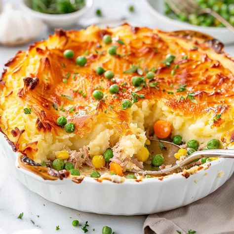 Turn Thanksgiving leftovers into a comforting Leftover Turkey Shepherd's Pie! For easy weeknight dinners, meal prep and turkey pot pie. Thanksgiving Leftover Pot Pie, Leftover Turkey Shepherds Pie, Turkey Shepherds Pie Recipe Leftover, Leftover Turkey Shepards Pie Easy, Leftover Turkey Pot Pie, Crustless Turkey Pot Pie, Healthy Turkey Shepards Pie, Shepards Pie Easy, Turkey Pot Pie Leftover Turkey