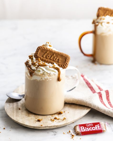 Hot Biscoff milk Biscoff Hot Chocolate, Biscoff Drinks Recipes, Lotus Biscoff Spread, Biscoff Cake, Speculoos Cookies, Biscoff Cheesecake, Biscoff Spread, Biscoff Cookies, Lotus Biscoff