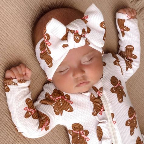 Find the cutest hoilday outfits for baby. Cute Baby Things, I Want A Baby, Baby First Christmas, Cute Babys, Christmas Gingerbread Men, Baby Fits