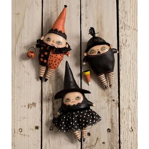 A Robin Seeber design for Bethany Lowe    Step into the magic of Halloween with this creative ornament, Delighted Desdemona Witch handcrafted by designer Robin Seeber for Bethany Lowe, Desdemona will bring a touch of bewitching charm to your home. Isn’t she a cutie in her polka dot dress with matching pointed witch hat? You’ll love her black cat bucket – oh-so spooky.  She is created from a hand painted resin, so her body is hard, but her embellishments are fabric, canvas and ribbon, softening h Bethany Lowe Halloween, Cute Halloween Decorations, Bethany Lowe Designs, Clown Halloween, Halloween Folk Art, A Robin, Halloween Clown, Adornos Halloween, Fun Ornaments