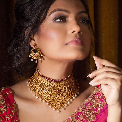 Wedding Necklace Designs, Antique Choker, Bridal Necklace Designs, Neck Pieces Jewelry, Gold Bridal Necklace, Choker Necklace Designs, Antique Gold Jewelry Indian, Choker Designs, Statement Jewelry Necklace