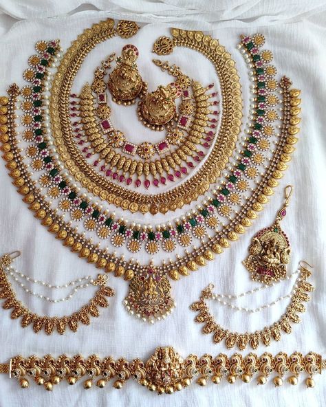 Gold Necklace Set South Indian, Marriage Jewellery Set Gold, Bridal Necklace Set Weddings, Bride Jewellery Indian, Desi Necklace, Antique Gold Bridal Necklace For Wedding And Festivals, Hindu Wedding Jewelry The Bride, Traditional Gold Jewelry Sets With Motifs, Traditional Festive Gold Plated Bridal Necklace