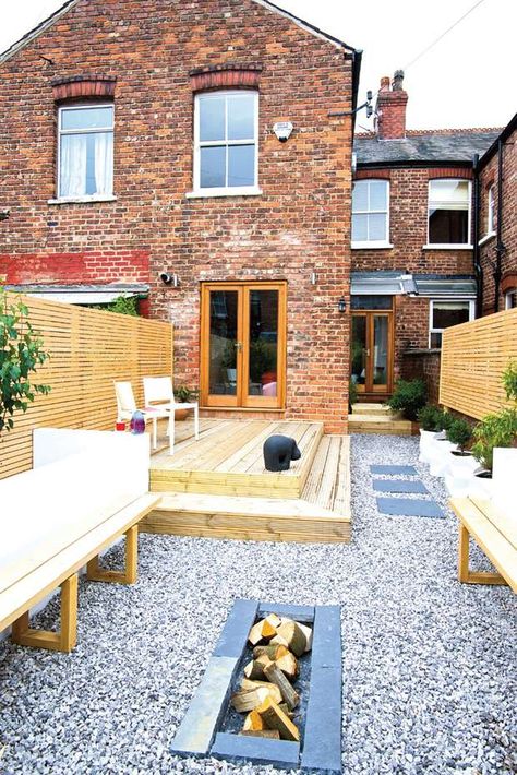 Remodelled garden to terraced house Gravel Patio, Real Homes, Casa Patio, Garden Makeover, Victorian Terrace, Deck Garden, Small Garden Design, Terraced House, Courtyard Garden