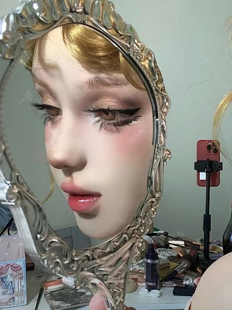 Appledoll Makeup, Who Is She Aesthetic, Doll Makeup Look, Dolls Makeup, Doll Face Makeup, Mirror Pose, Pelo Anime, Charmmy Kitty, Face Drawing Reference