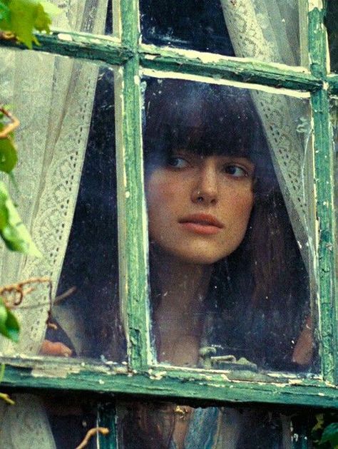 the green cottage . Gooseberry Fool, Ivy Cottage, Black Cottage, Window Photography, Green Cottage, Keira Knightly, Green Ivy, Never Let Me Go, Green Country