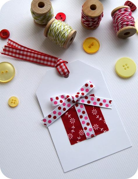 Tied with a Ribbon: Christmas Gift Tags - Tutorial Christmas Tags Handmade, Homemade Gift Tags, Diy Christmas Tags, Xmas Gift Tags, Christmas Gift Tags Diy, Christmas Gift Tags Handmade, Xmas Tags, Gift Wrap Tags, Gift Tags Diy