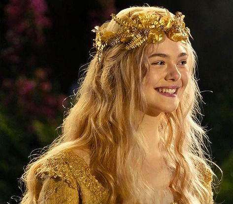 Princess Aurora Elle Fanning, Elle Fanning Princess Aurora, Aurora Elle Fanning Aesthetic, Aurora Elle Fanning, Elle Fanning Aesthetic, Robin Arryn, Myrcella Baratheon, Sun Queen, Blonde Princess