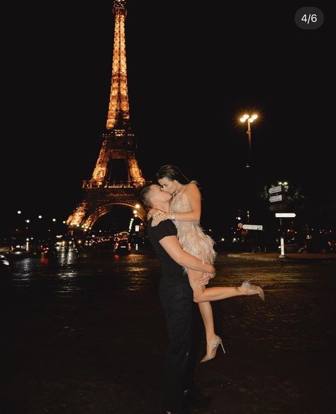 Paris Couple Pictures, Paris Kiss, Paris Engagement Photos, Paris Romance, Paris Couple, Romantic Paris, Paris Pictures, Life Partner, Paris Aesthetic