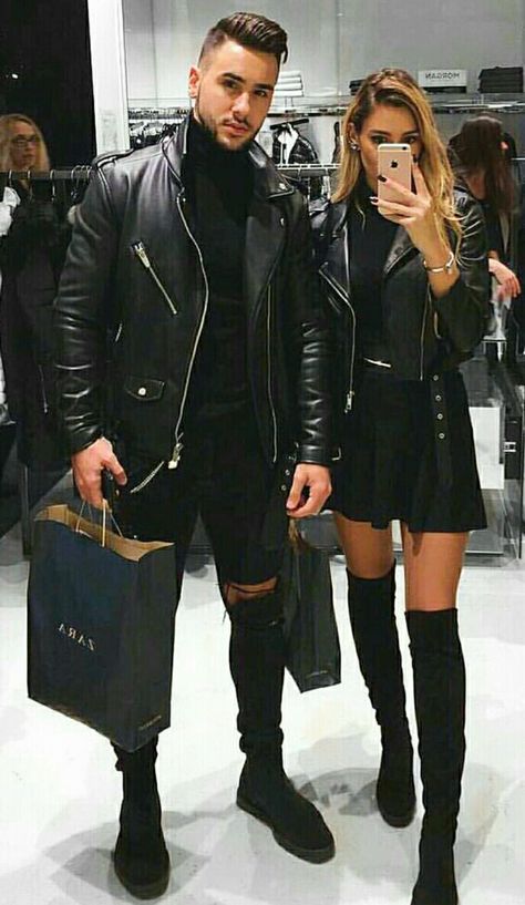 Couples In All Black Outfits, Couples Nye Outfits, New Years Couple Outfit, Couple All Black Outfit, Match Couple Outfits, Matching Outfits Pareja, Couple Elegant Outfits, Outfits Para Parejas Casual, Black Matching Couple Outfits