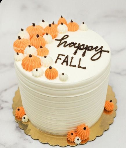 Cake With Pumpkin Decoration, Cute Fall Cake Designs, Thanks Giving Cake Design, Simple Thanksgiving Cake Designs, Fall Themed Cakes Autumn, Fall Cake Decorations, Fall Cake Decorating Ideas Simple, Mini Fall Cakes, Fall Cake Designs Easy