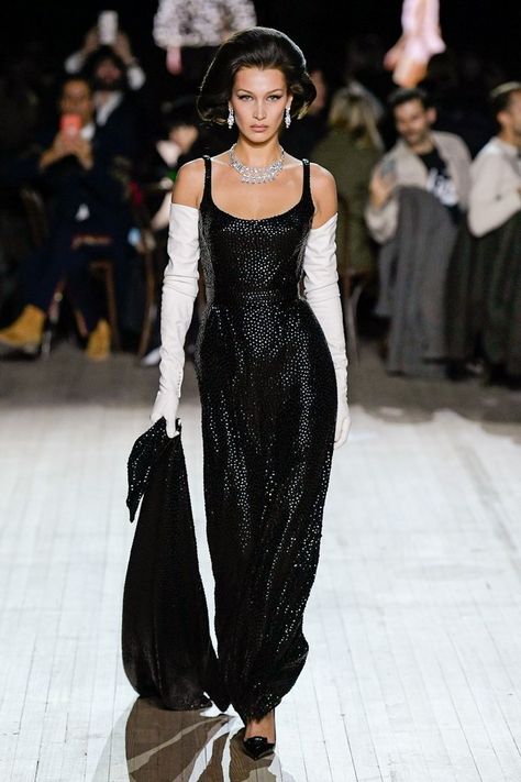 Marc Jacobs Herbst/Winter 2020-2021 Ready-to-Wear - Fashion Shows | Vogue Germany 90s Runway Fashion, Runway Fashion Couture, Runway Outfits, 2025 Fashion, Modieuze Outfits, Vogue Russia, Fashion Designs, Mode Inspo, Fashion Show Collection