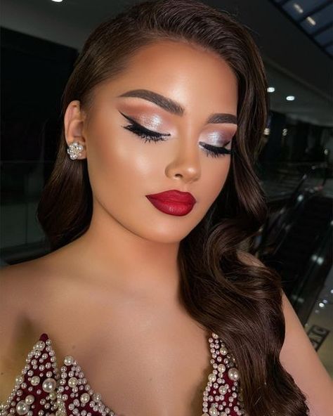 Inaa_makeup (@makeup_inaa) • Instagram photos and videos Eye Makeup With Red Lips, Hollywood Glamour Makeup, Make Up Photo, Beauty 2023, Red Lips Makeup Look, Wedding Eye Makeup, Lilac Nails, Red Lip Makeup, Glamour Makeup