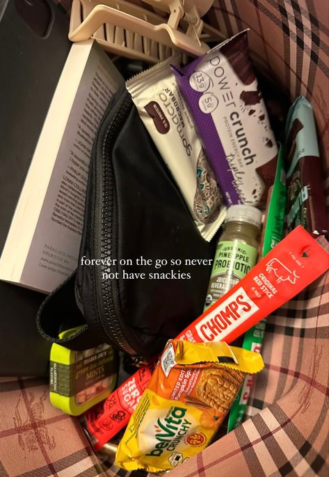 In Bag Aesthetic, What’s In My Gym Bag, Purse Snacks, Almond Daughter, Healthy Snacks To Make, Healthy Groceries, Healthy Food Dishes, Healthy Food Motivation, Food O