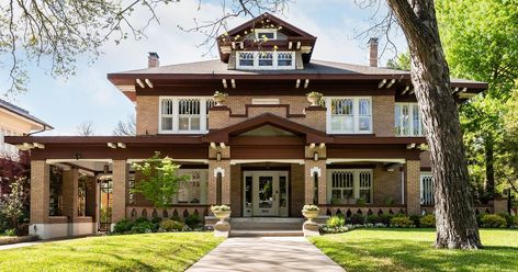 Foursquare House, Mini Mansion, Four Square Homes, American Foursquare, Craftsman Exterior, Bungalow House, Built In Bookcase, Prairie Style, Built In Cabinets