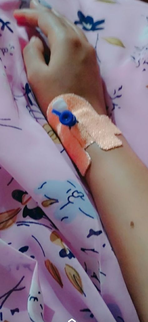 Cannula Hand Hospital, Canular On Hand Snap, Cannula Hand Pic, Canola Hand Pics, Hospital Admit, Love Profile Picture, Boy Wallpaper, Hospital Admit Hand Pics, Night Friends