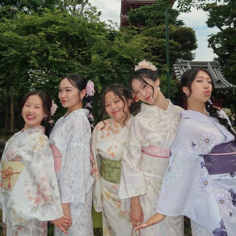 felt so pretty in this yukata ❀˖°⋆ Tokyo Ever After Book Aesthetic, White Yukata, Kimono Ideas, Kimono Aesthetic, Yukata Women, Things To Do In Osaka, Japan Pics, Japan Fits, Japan Core