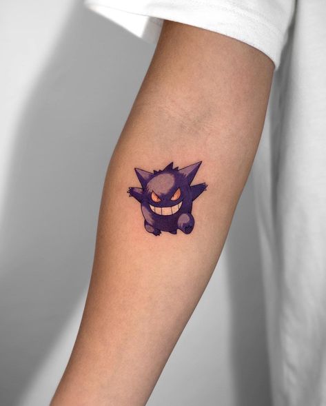 Gengar 😈 . Done by resident artist @z9_ttt . For bookings ⬇️ 📧 info@seoulinktattoo.com Gengar Tattoo, 90s Tattoos, Gengar Pokemon, Naruto Tattoo, Tattoo Designs And Meanings, Anime Tattoos, Tattoo Design Drawings, Tattoo On, New Tattoos