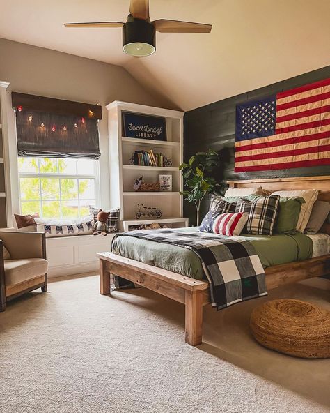 Fishing Themed Boys Room, American Bedroom Ideas, Manly Room, American Boys Room, Boy Farmhouse Bedroom, Hunter Room Ideas, Boys Country Bedroom, Big Boy Bedroom Ideas, Fishing Boys Room