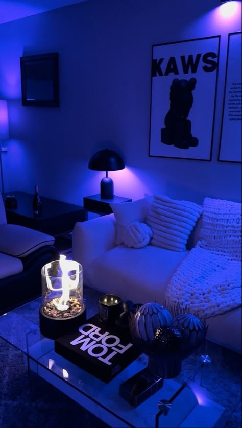 Black And Blue Room Decor, Street Wear Apartment, Room And House Decor, Blue Black Living Room Ideas, Apartment Aesthetic Cozy Dark, Male Apartment Ideas, My Apartment Aesthetic, Dream Apartment Decor Living Room, Eclectic Apartment Decorating Ideas