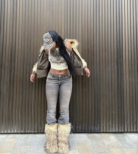 Fur Boots Outfit Y2k, Gang Photo, Fur Boots Outfit, Women's Winter Boots, Boots Luxury, Streetwear Winter, Y2k Winter, Warm Snow Boots, Luxury Footwear