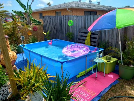 Temporary Above Ground Pool Ideas, Landscaping Around Intex Pool, Adult Kiddie Pool Setup, Swimming Pool Above Ground, Chic Above Ground Pool, Pink Pool, Portable Pools, Piscina Intex, Small Outdoor Patios