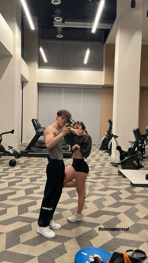 Gym Couple Poses, Couple Poses Ideas, Gym Poses, Weight Gain Workout, Gym Couple, Fit Couple, Partner Yoga, Why Dont We Boys, Zach Herron