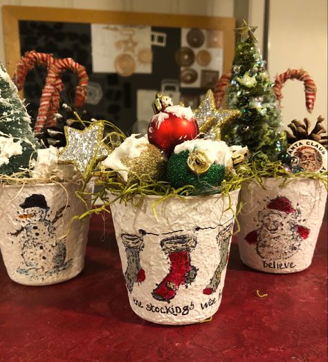 Peat Pots Christmas Decoration, Peat Pot Christmas Crafts, Peat Pot Crafts Diy, Peat Pots Christmas, Peat Pot Halloween Crafts, Christmas Peat Pots, Halloween Peat Pots, Christmas Clay Pots Ideas, Peat Pot Crafts Vintage Inspired