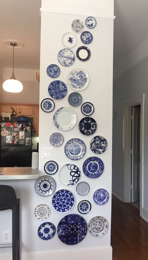 Wall Decor Plates, Wall Decor With Plates Ideas, Plate On Wall Decor, Dish Wall Decor, Wall Decor Plates Ideas, Blue Plates On Wall Display, Blue White Plates, Decor Plates On Wall, Plates For Wall Decor