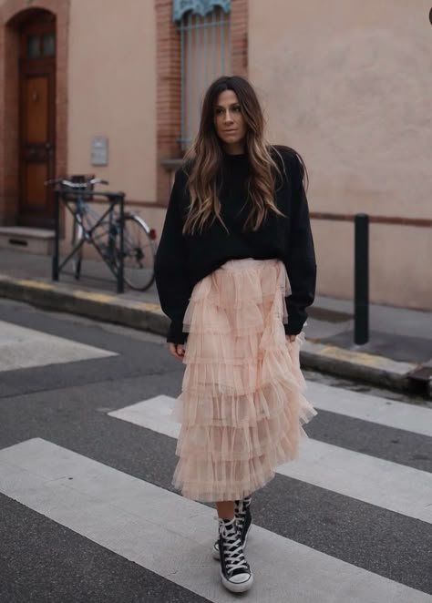 Tule Skirt Outfit Casual Long, Sheer Tulle Skirt Outfit, Long Pink Tulle Skirt Outfit, Tool Skirt Outfit Black, Tulle Skirt Casual Outfit, Tulle Maxi Skirt Outfit Casual, Tan Tulle Skirt Outfits, Tulle Long Skirt Outfit, Oversized Sweater Over Dress