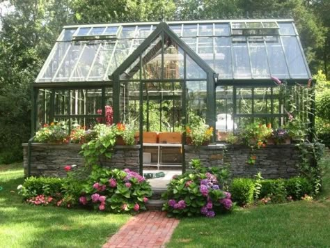 5 Steps to a DIY, Private Greenhouse - things you should consider when planning your greenhouse and ideas for creating your DIY greenhouse. Private Greenhouse, Serre Diy, Landscaping Border, Landscape Yard, Diy Greenhouse Plans, Greenhouse Shed, Home Greenhouse, Plants Growing, Backyard Greenhouse