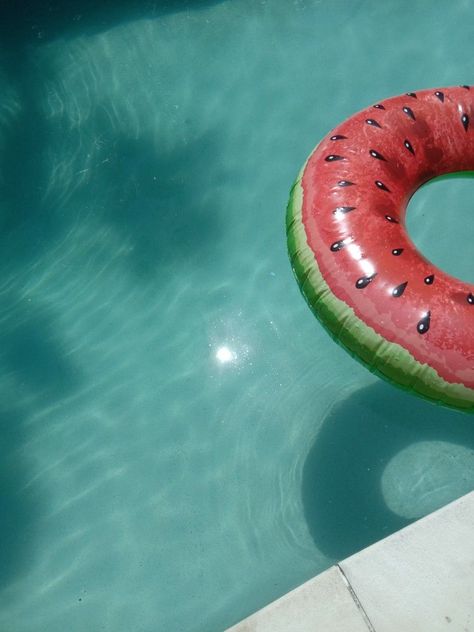 Summer pool 🫶🏼👙 Watermelon Asthetic Picture, Watermelon Summer Aesthetic, Summer Watermelon Aesthetic, Gut Drink, Saudi Tourism, Walking Cycle, Shortcake Aesthetic, Watermelon Aesthetic, Watermelon Cake Birthday