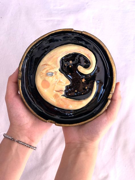 Moon Ashtray Clay, Clay Astray, Witchy Air Dry Clay Crafts, Clay Jewellery Dish, Diy Clay Ashtray Ideas, Air Dry Clay Ashtray Ideas, Oven Baked Clay Projects, Moon Clay Art, Air Dry Clay Moon