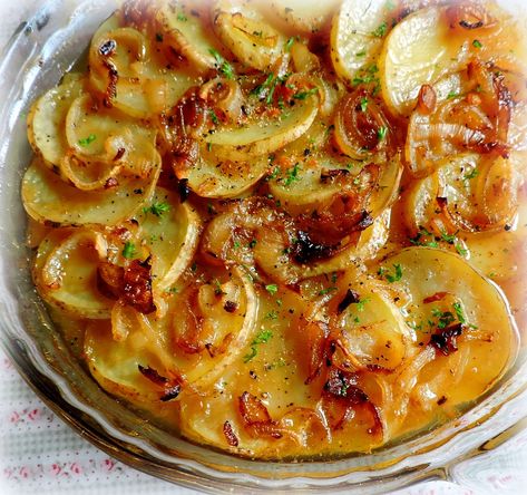 Nigel Slater Recipes, Potatoes Lyonnaise, Cook Potatoes, Cooking Onions, The English Kitchen, Nigel Slater, English Kitchen, Potato Sides, Potato Side Dishes