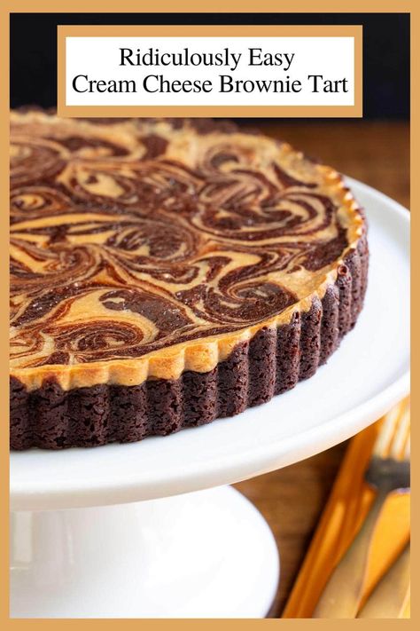 Ridiculously Easy Cream Cheese Brownie Tart Dessert Cakes Easy, Brownie Tart Recipes, Tart Cookies Recipes, Cafe Cake Recipes, Thanksgiving Tarts Desserts, Cream Cheese Tarts Mini, Small Tarts Desserts, Best Tart Recipes, Easy Tarts Desserts