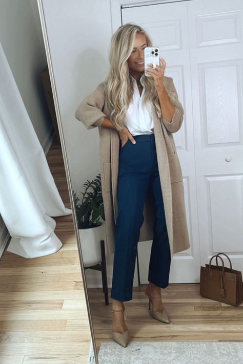 Work Outfit With Flats, Outfit With Flats, Beige Cardigan Outfit, Fall Work Outfit, Smart Casual Work Outfit Women, Work Attire Women, Fall Workwear, Casual Work Outfits Women, Business Casual Outfits For Women