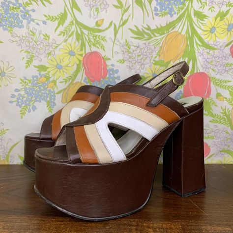 70s Sandals Vintage, 70s Platforms, 70s Shoes Platform Chunky Heels, Retro Brown Platform Sandals, 1970s Platform Shoes, Portuguese Clothing, 1970s Platforms, Alt Shoes, 70s Shoes