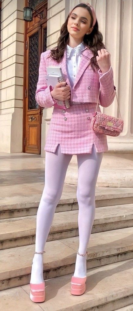 Pink Detective Outfit, Girly Preppy Outfits, Preppy Fashion Outfits, Pink Stockings Aesthetic, Pink Pantyhose Outfit, Pink Stockings Outfit, Colorful Stockings Outfit, White Tights Aesthetic Outfits, Cute Fitted Pink Tights