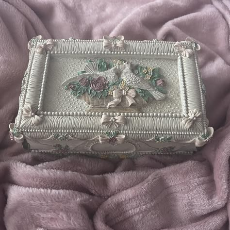 Coquette vintage jewelry box (minor staining on the... - Depop Jewelry Box Aesthetic Vintage, Jewelry Box Coquette, Coquette Jewelry Box Aesthetic, Antique Jewelry Box Aesthetic, Vintage Jewellery Box Aesthetic, Coquette Jewelry Box, Jewerly Boxes Aesthetic, Jewelry Box Clay, Vintage Jewelry Box Aesthetic